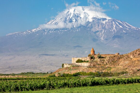 Монастир Хор Вірап в Вірменії та Арарат