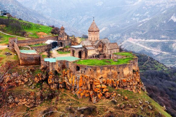 Монастир Татев Вірменія самостійно