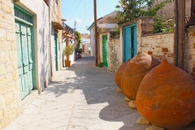 Містечко Омодос на Кіпрі екскурсія з Ларнаки