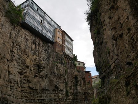 Домик над пропастью в Тбилиси