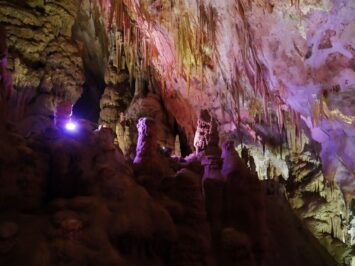 Екскурсія в печеру Прометея з Тбілісі