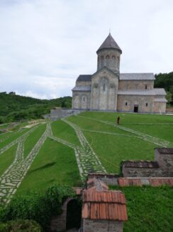 Монастырь Бодбе в Кахетии экскурсия