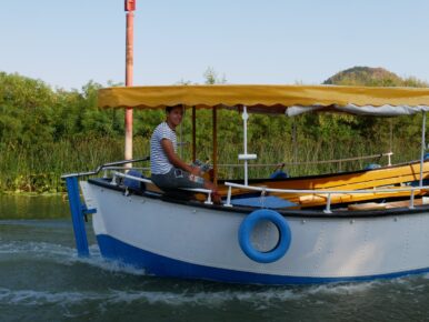 Кораблик на Скадарском озере