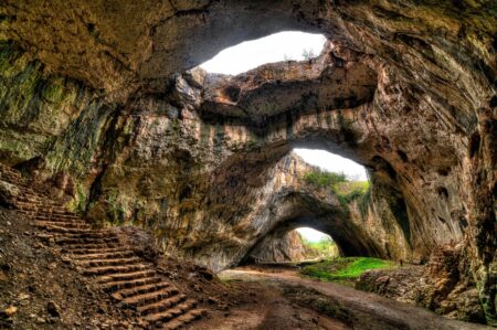 Пещера Деветаки в Болгарии на авто