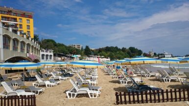 Пляж в Болгарии летом