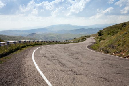 Какие дороги в Армении рядом с Ереваном