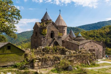Монастырь Гошаванк по пути в Армению