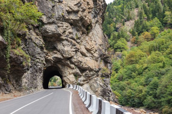 Тоннель по пути в Сванетию из Тбилиси