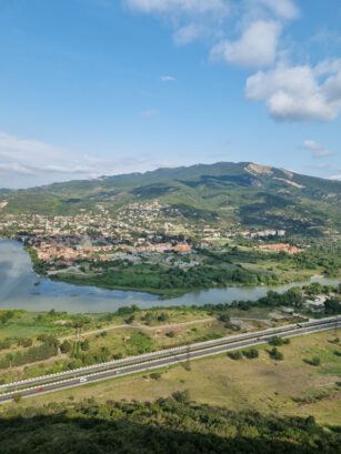 Вид на Мцхету от Джвари по пути из Тбилиси в Кутаиси