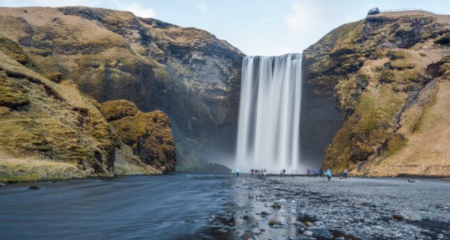 Водопад Skógafoss в Исландии на машине