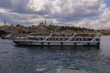 Большие кораблики в Стамбуле экскурсия
