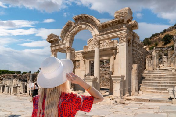 Руины Храма Адриана в Эфесе экскурсия