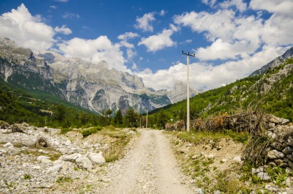 Зачем в Албании внедорожник дорога в горах