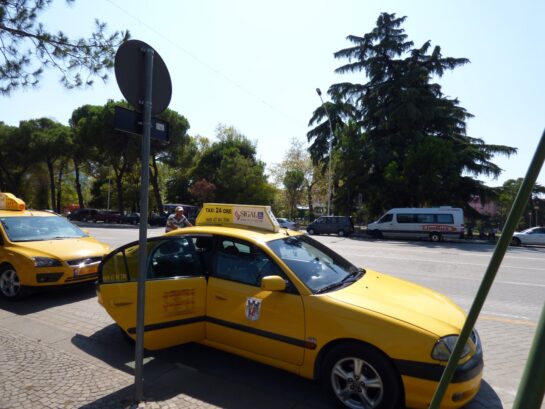 Трансфери та таксі в Албанії Тирана