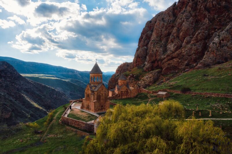 Монастырь Нораванк из Еревана самостоятельно