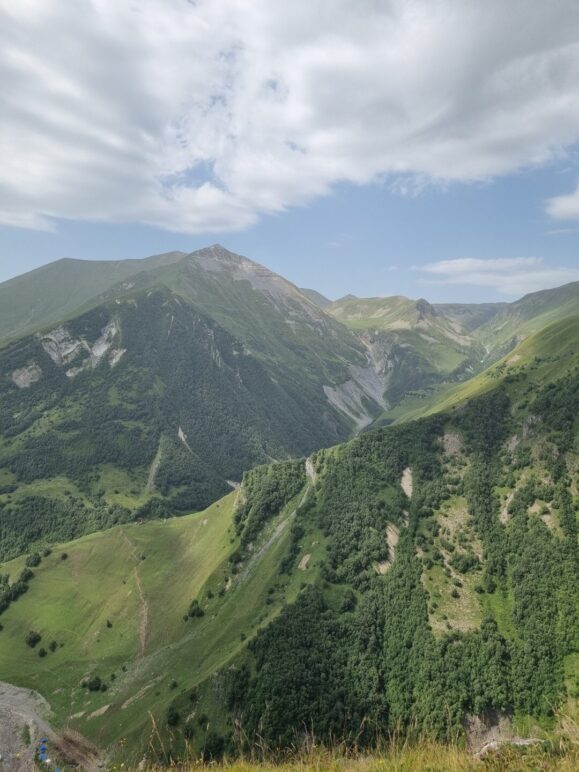 Горы вокруг Гудаури фото