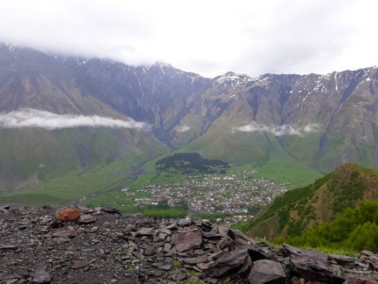 Вид от храма Гергети на Степанцминду